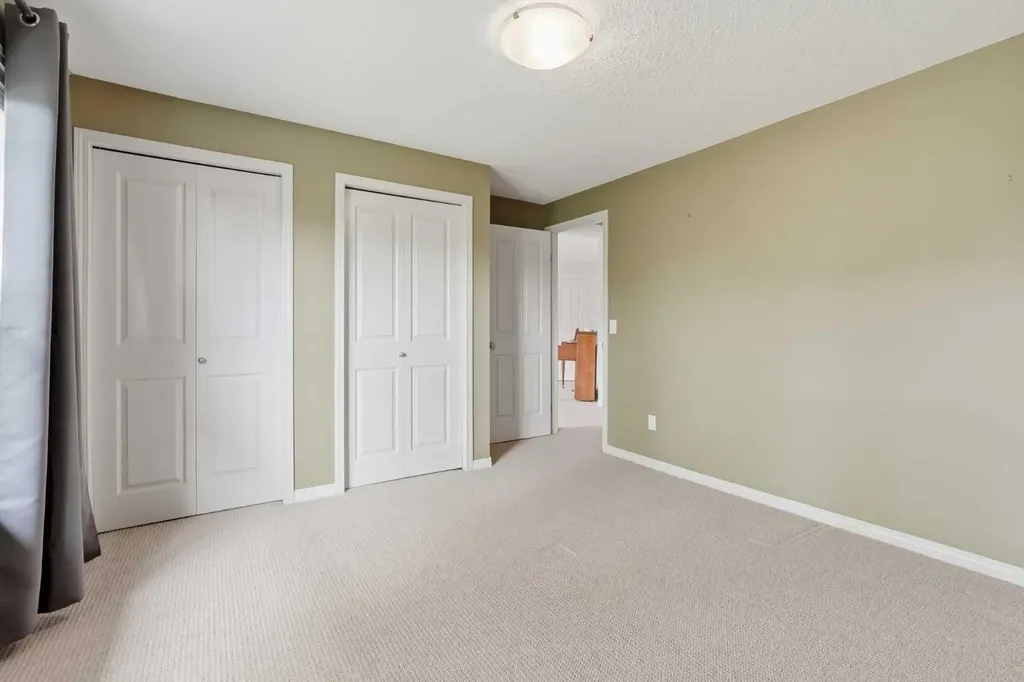 131 Springbank Terrace SW Calgary AB T3H 4S8
