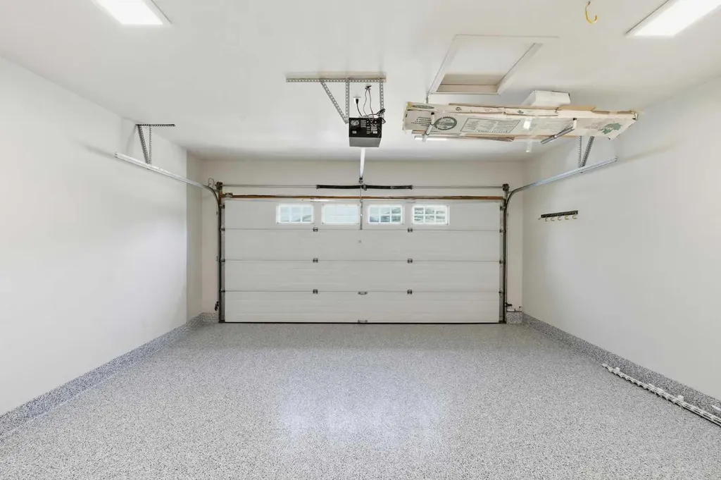 131 Springbank Terrace SW Calgary AB T3H 4S8