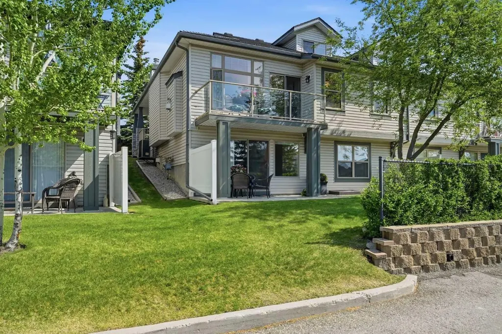 131 Springbank Terrace SW Calgary AB T3H 4S8