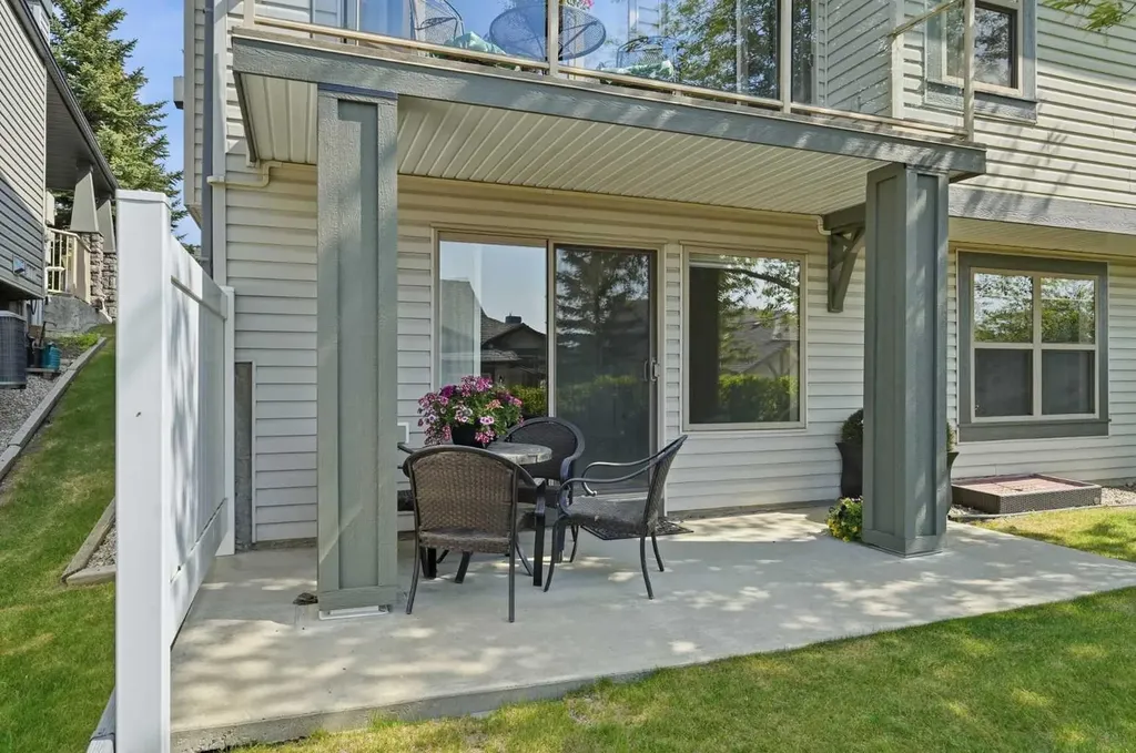 131 Springbank Terrace SW Calgary AB T3H 4S8