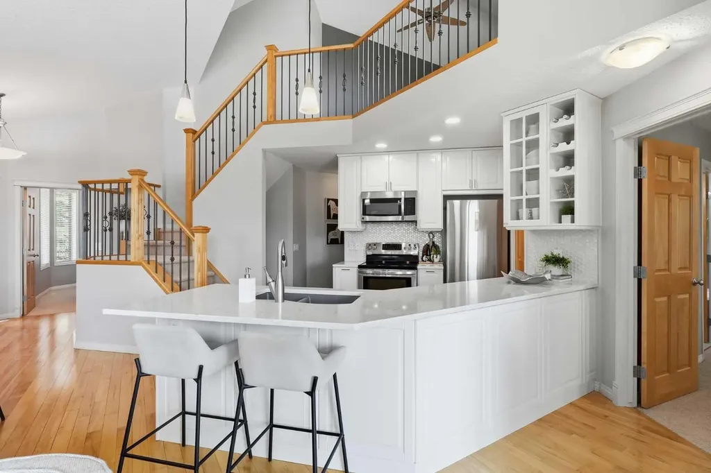 131 Springbank Terrace SW Calgary AB T3H 4S8
