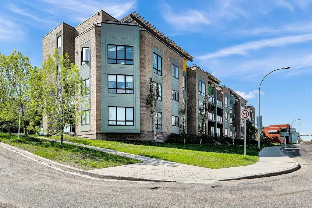 611 Edmonton Trail NE Calgary AB T2E3J3