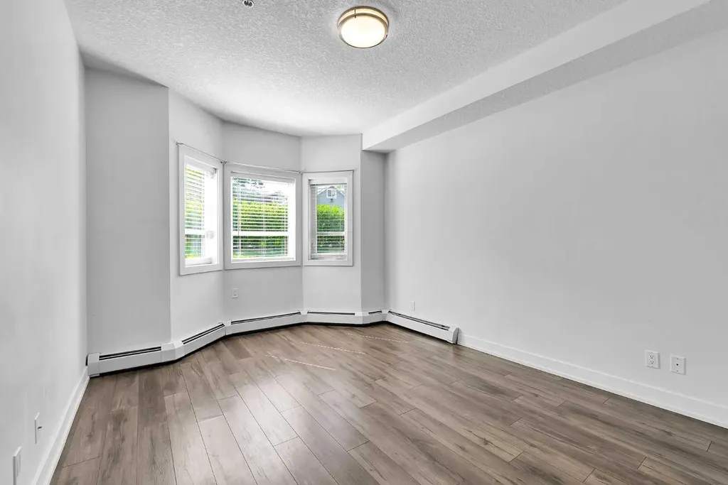 611 Edmonton Trail NE Calgary AB T2E3J3