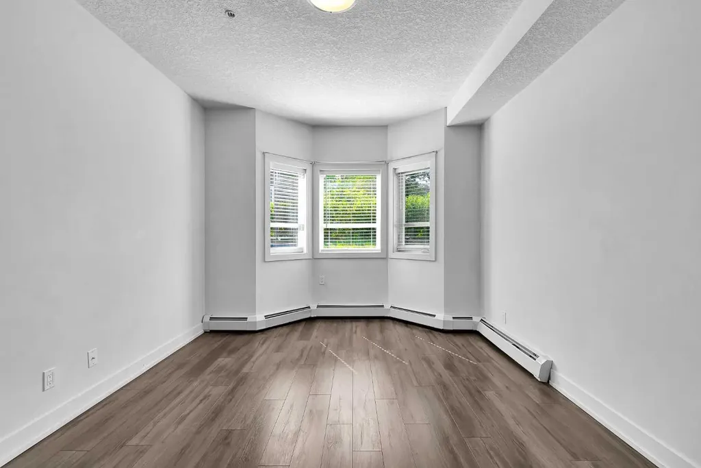 611 Edmonton Trail NE Calgary AB T2E3J3