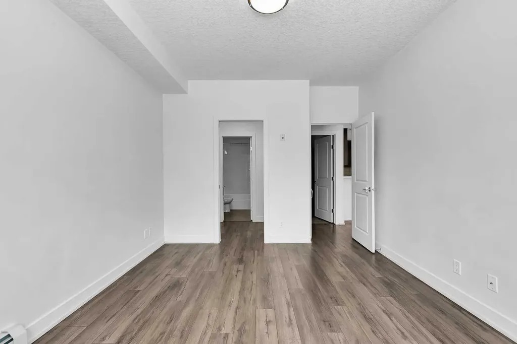 611 Edmonton Trail NE Calgary AB T2E3J3