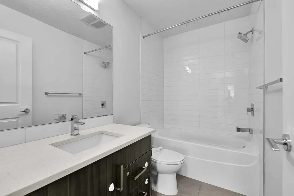 611 Edmonton Trail NE Calgary AB T2E3J3