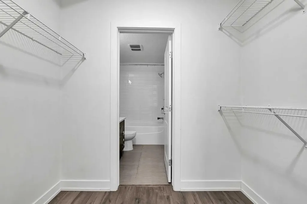 611 Edmonton Trail NE Calgary AB T2E3J3