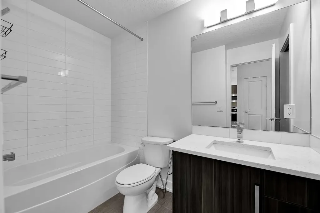 611 Edmonton Trail NE Calgary AB T2E3J3