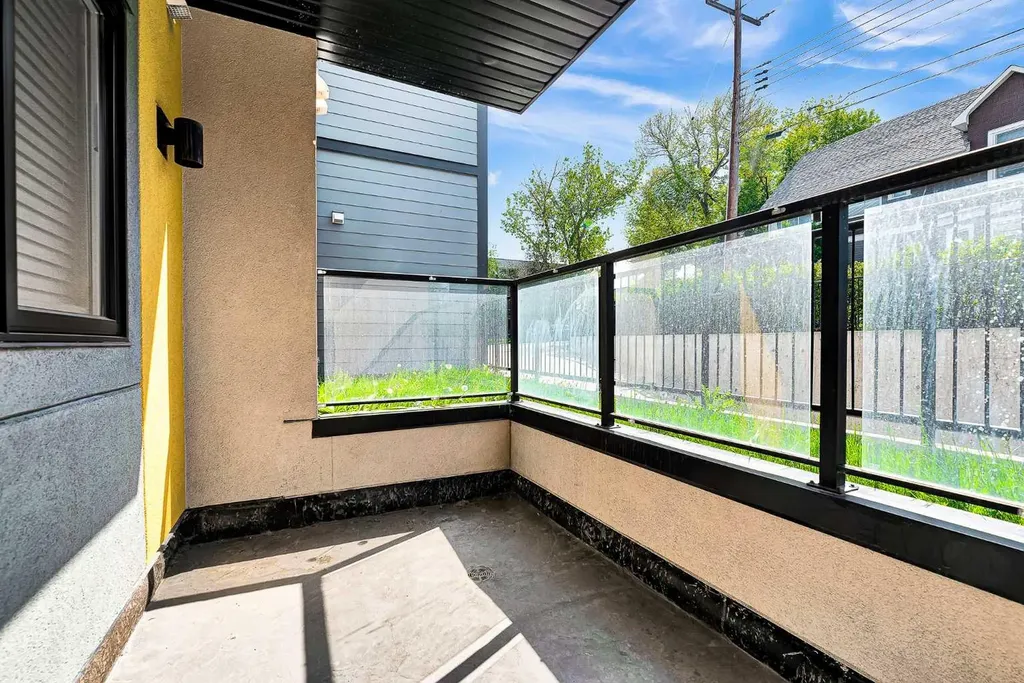 611 Edmonton Trail NE Calgary AB T2E3J3