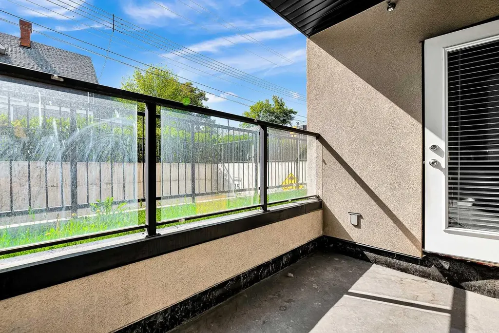 611 Edmonton Trail NE Calgary AB T2E3J3