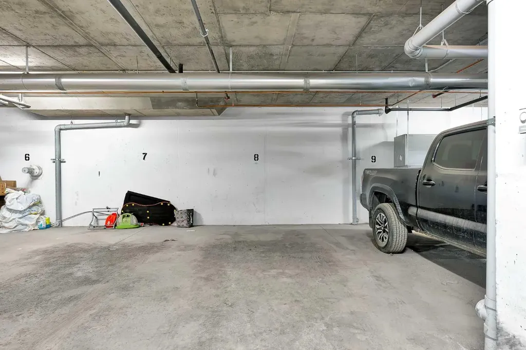 611 Edmonton Trail NE Calgary AB T2E3J3