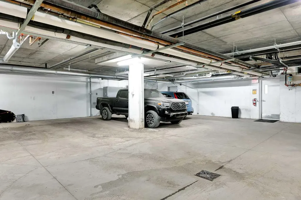 611 Edmonton Trail NE Calgary AB T2E3J3