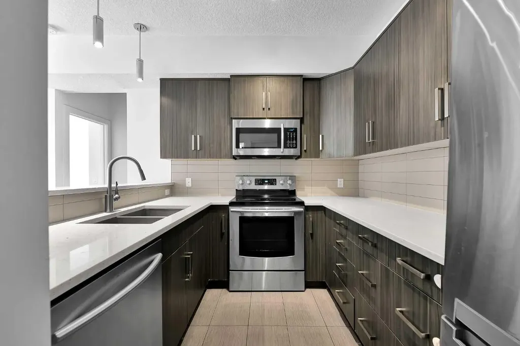 611 Edmonton Trail NE Calgary AB T2E3J3