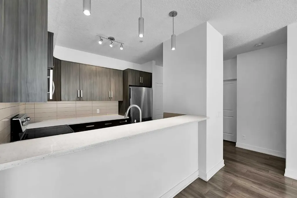 611 Edmonton Trail NE Calgary AB T2E3J3