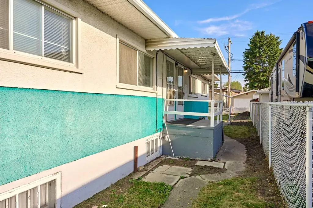 2511 22 Street NW Calgary AB t2m 3y1