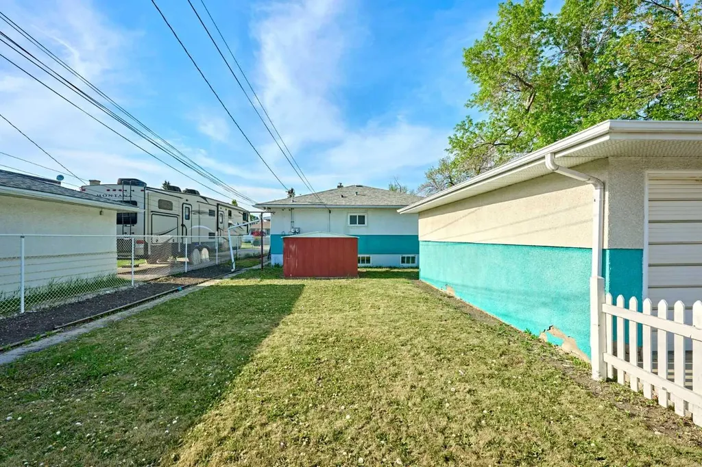 2511 22 Street NW Calgary AB t2m 3y1