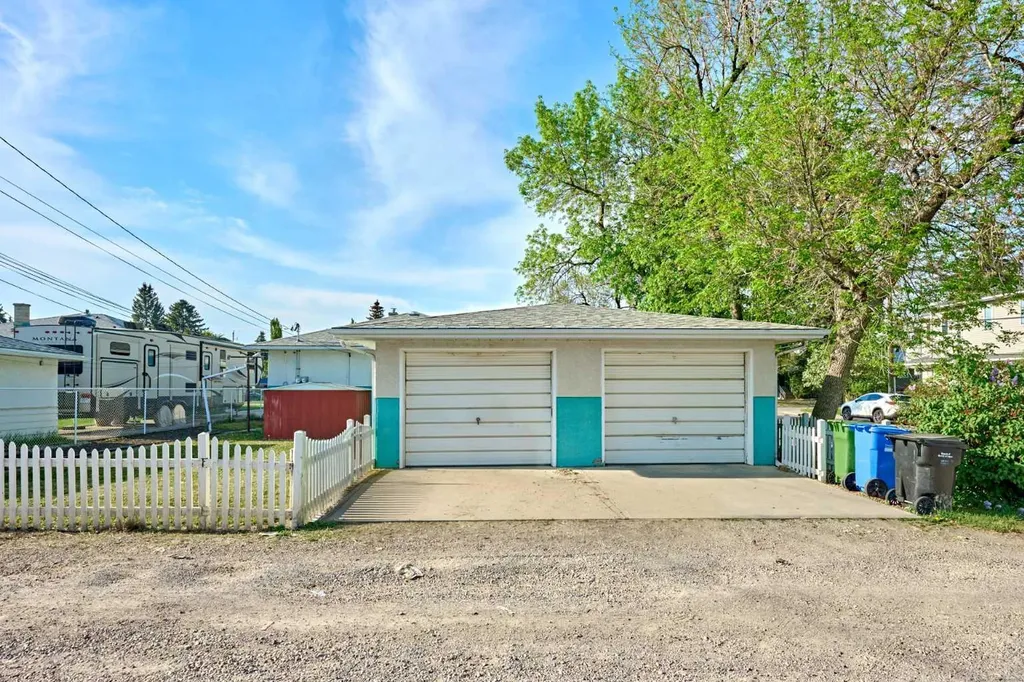 2511 22 Street NW Calgary AB t2m 3y1