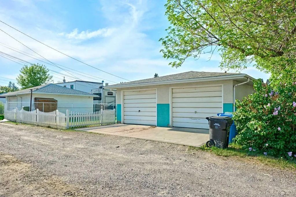 2511 22 Street NW Calgary AB t2m 3y1