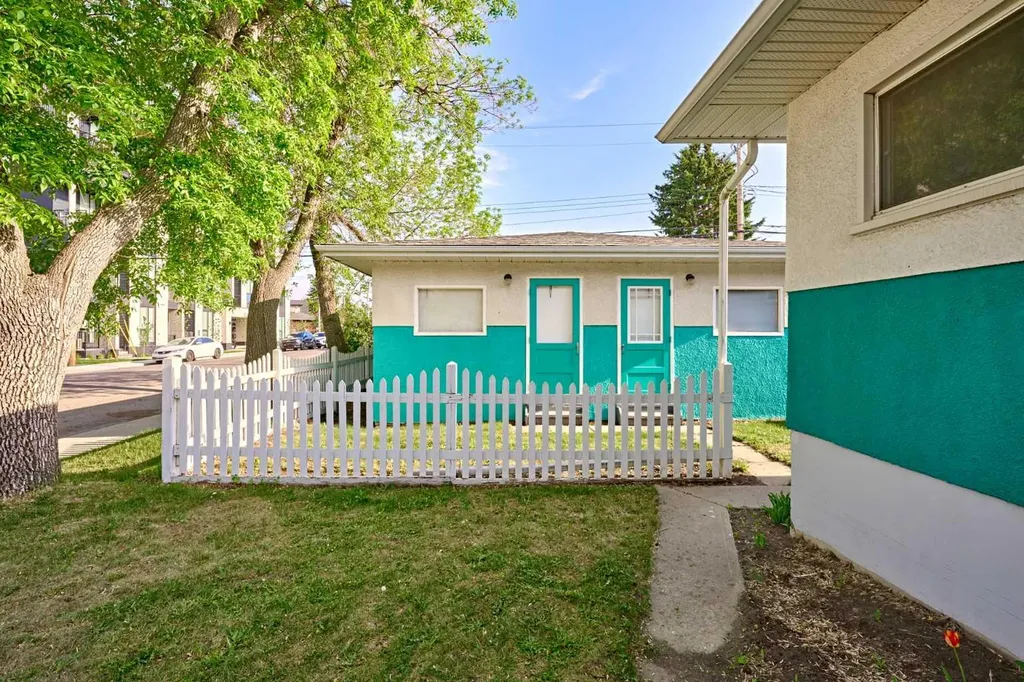 2511 22 Street NW Calgary AB t2m 3y1