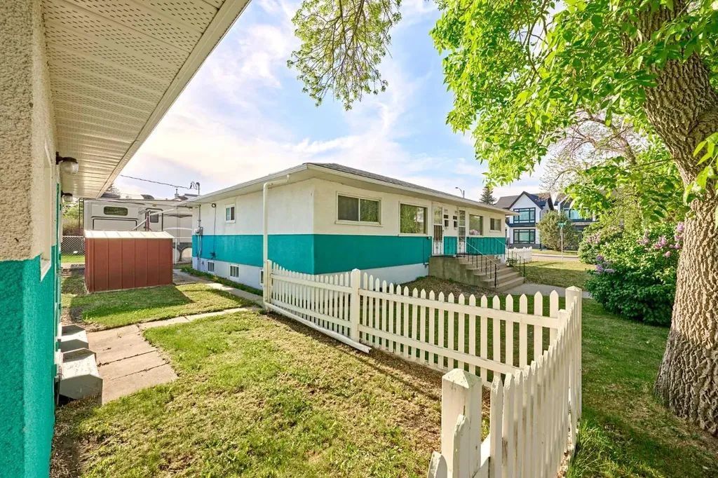 2511 22 Street NW Calgary AB t2m 3y1