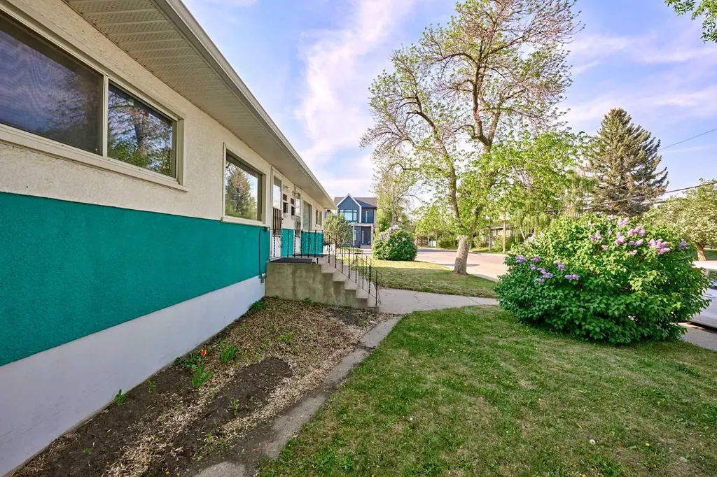 2511 22 Street NW Calgary AB t2m 3y1