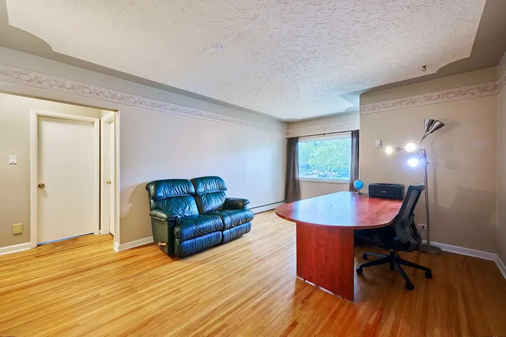 2511 22 Street NW Calgary AB t2m 3y1