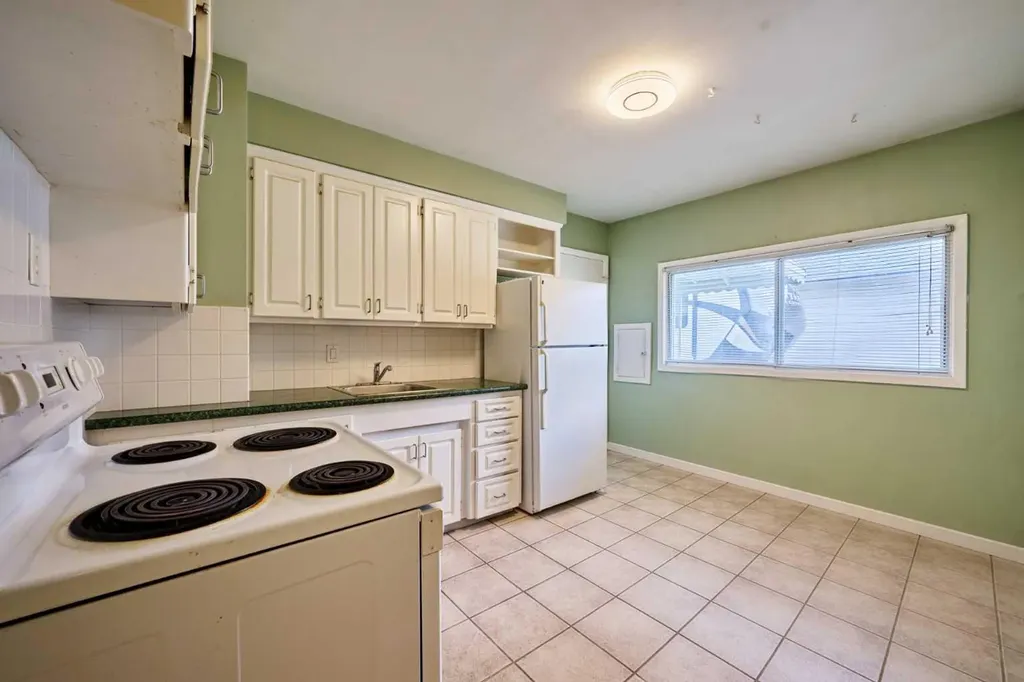 2511 22 Street NW Calgary AB t2m 3y1