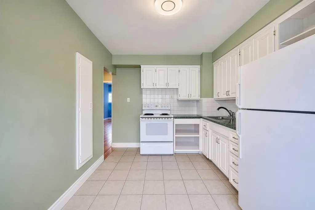 2511 22 Street NW Calgary AB t2m 3y1