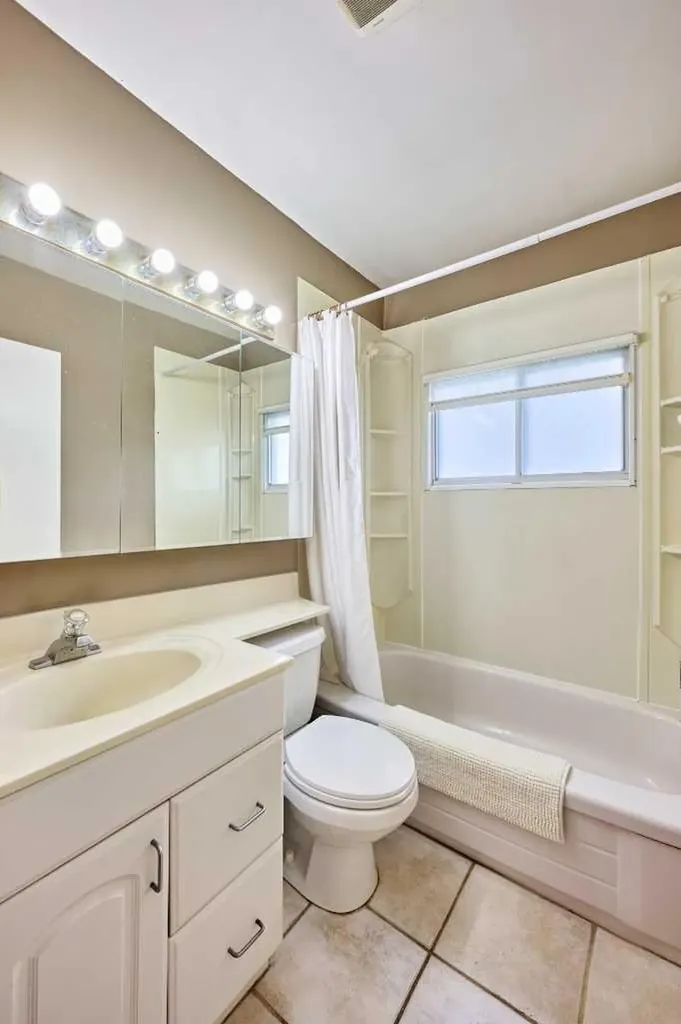 2511 22 Street NW Calgary AB t2m 3y1