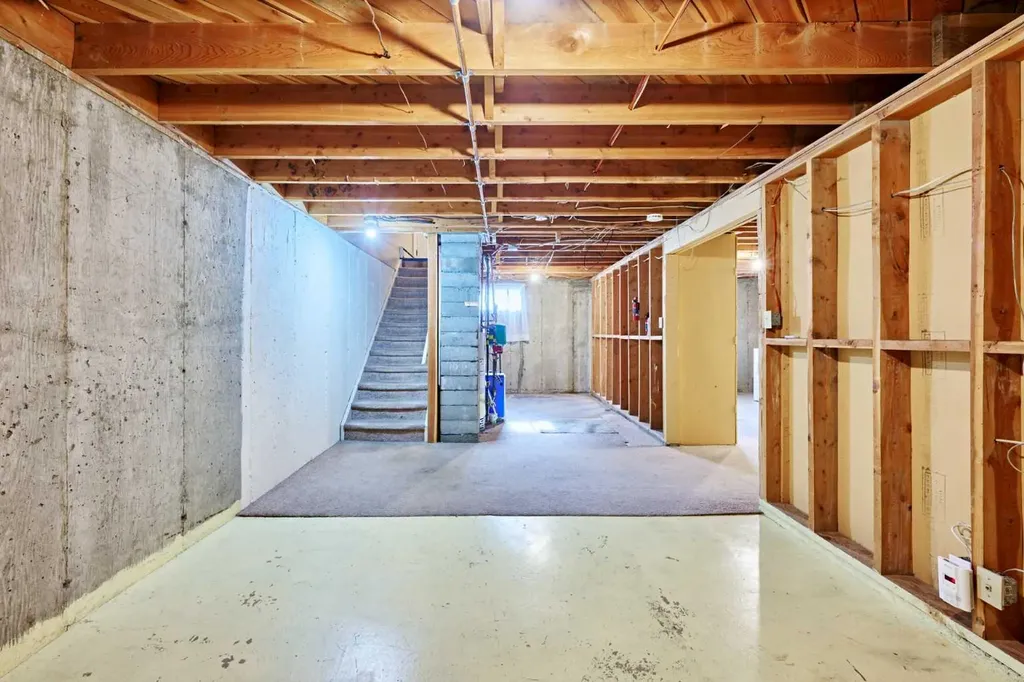 2511 22 Street NW Calgary AB t2m 3y1