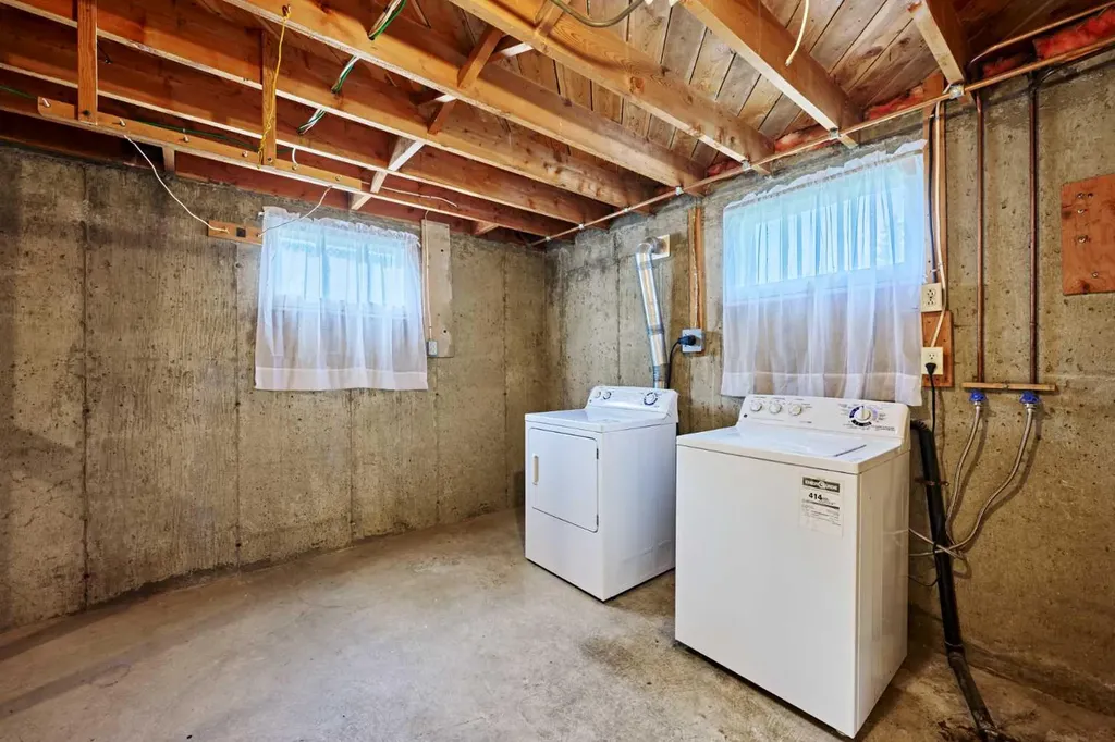 2511 22 Street NW Calgary AB t2m 3y1