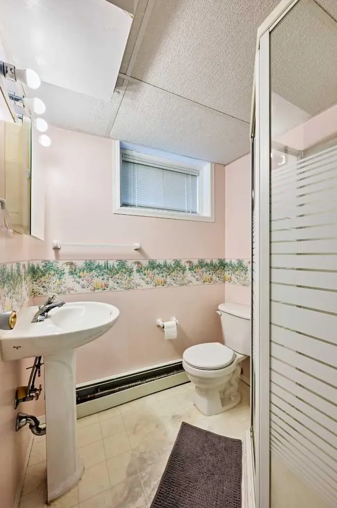 2511 22 Street NW Calgary AB t2m 3y1