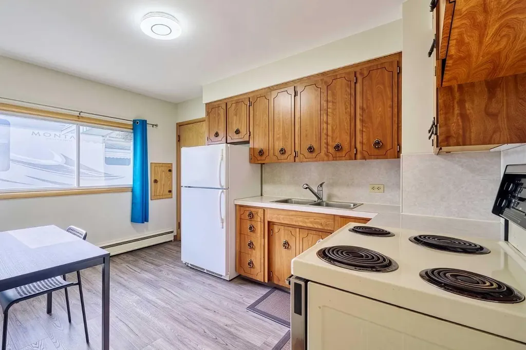2511 22 Street NW Calgary AB t2m 3y1