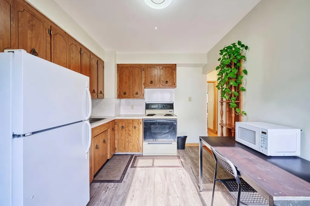 2511 22 Street NW Calgary AB t2m 3y1