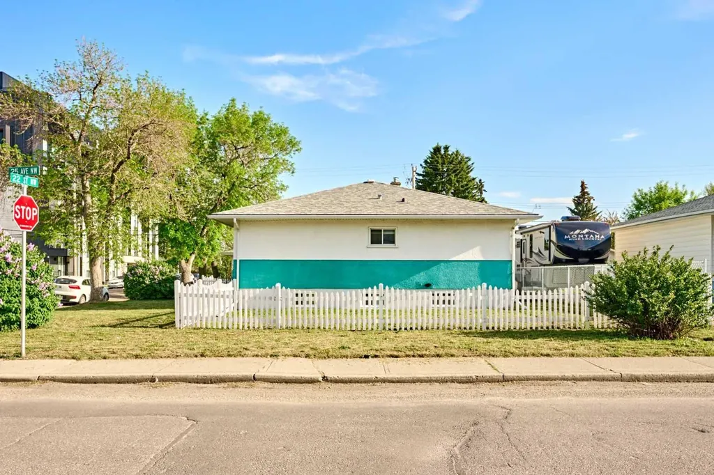 2511 22 Street NW Calgary AB t2m 3y1