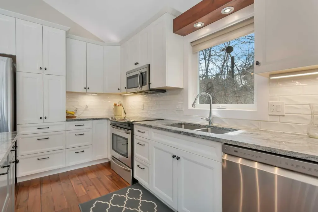 49 Coventry Lane Lacombe AB T4L1T3