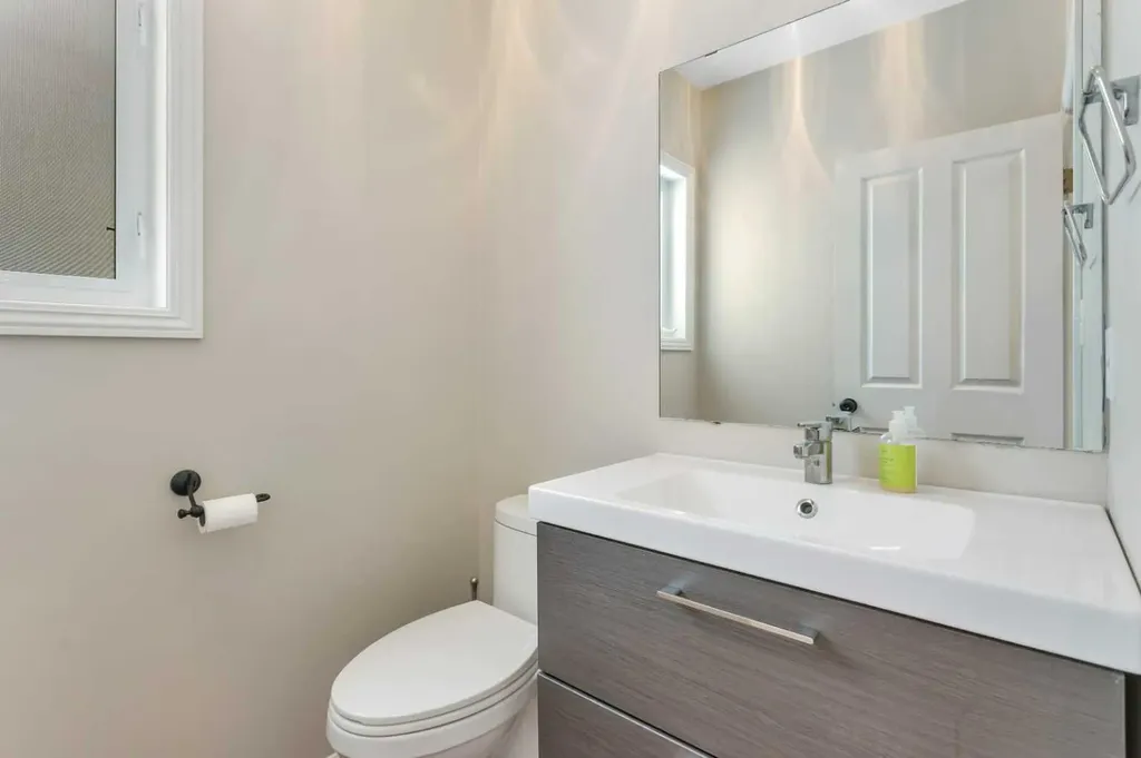 49 Coventry Lane Lacombe AB T4L1T3