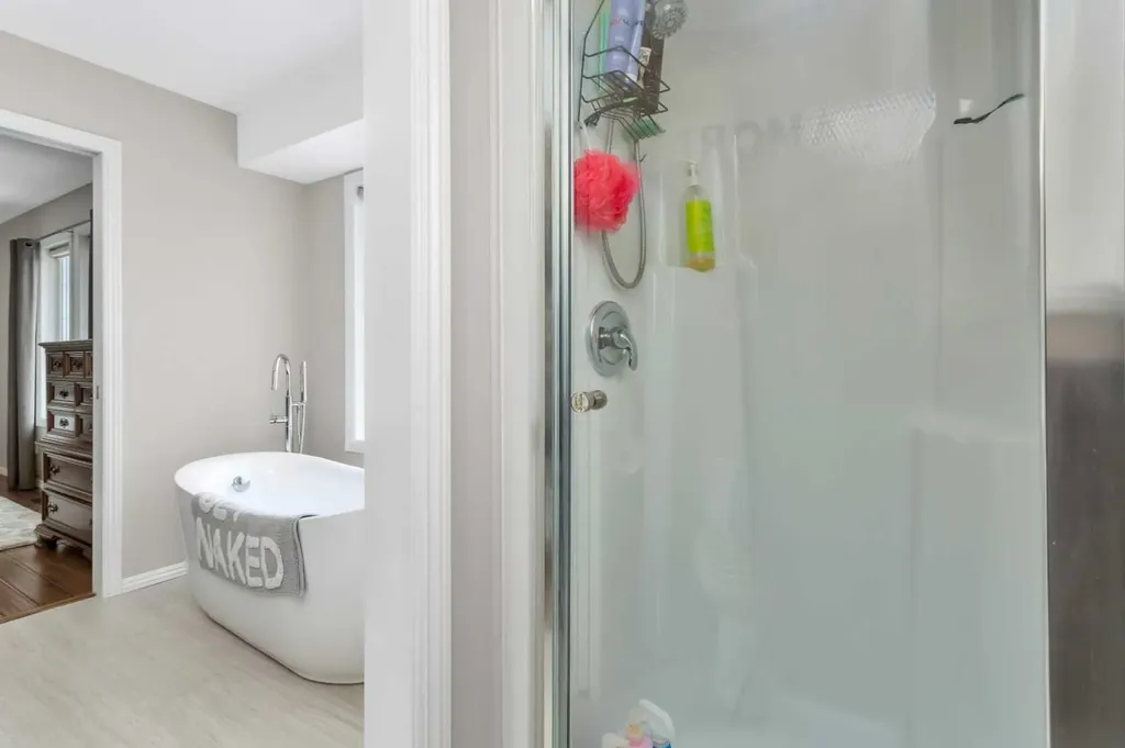 49 Coventry Lane Lacombe AB T4L1T3