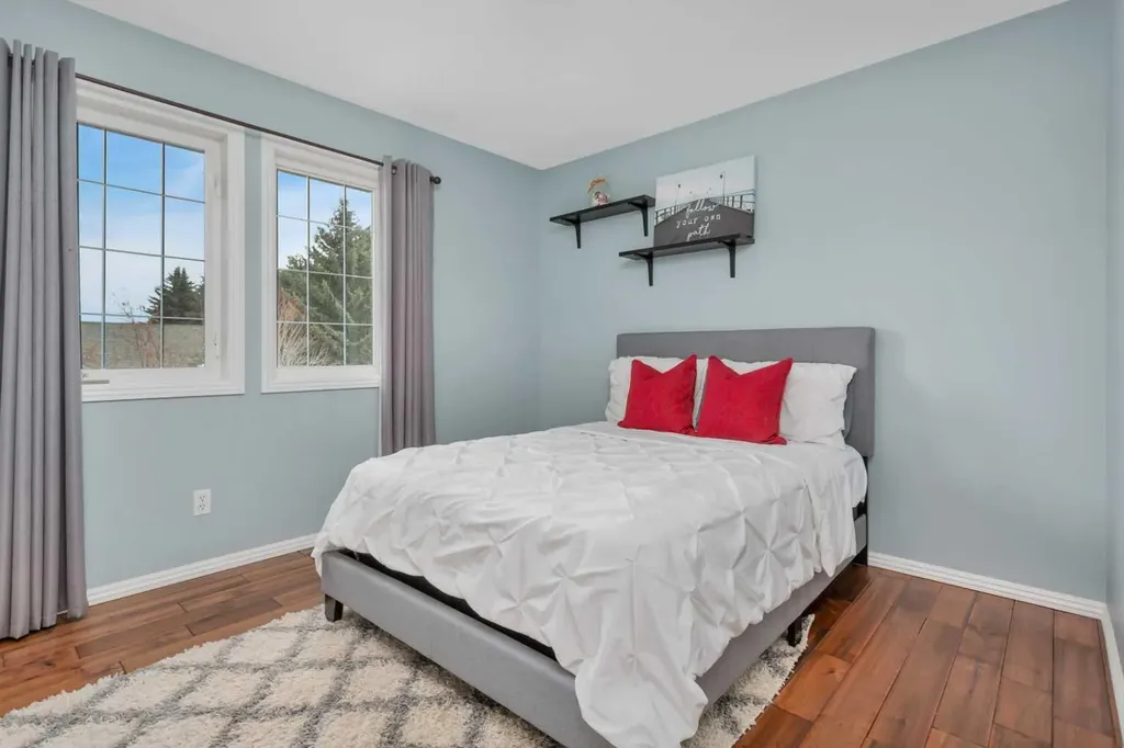 49 Coventry Lane Lacombe AB T4L1T3