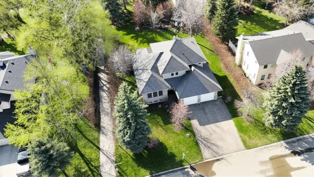 49 Coventry Lane Lacombe AB T4L1T3