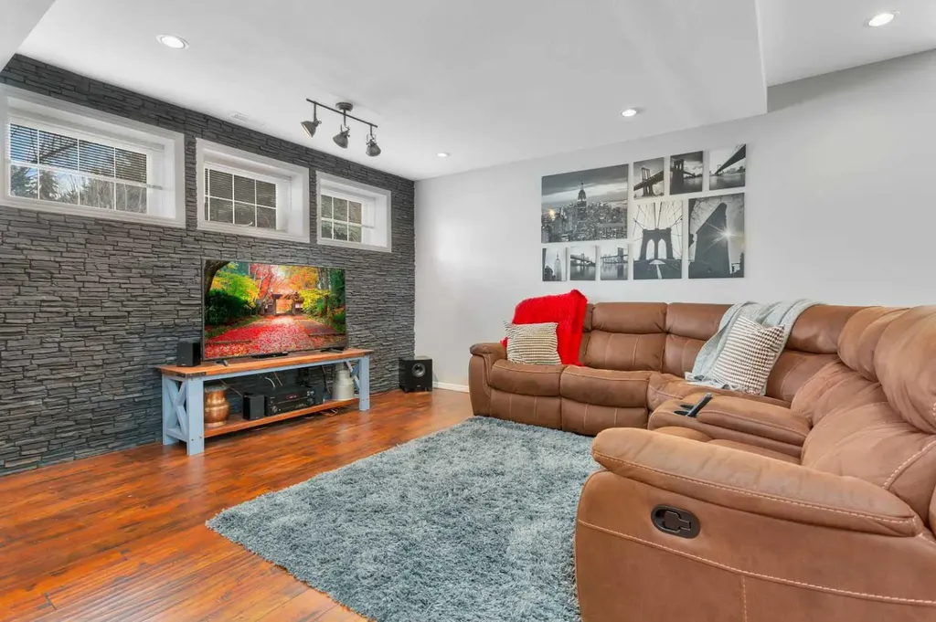 49 Coventry Lane Lacombe AB T4L1T3