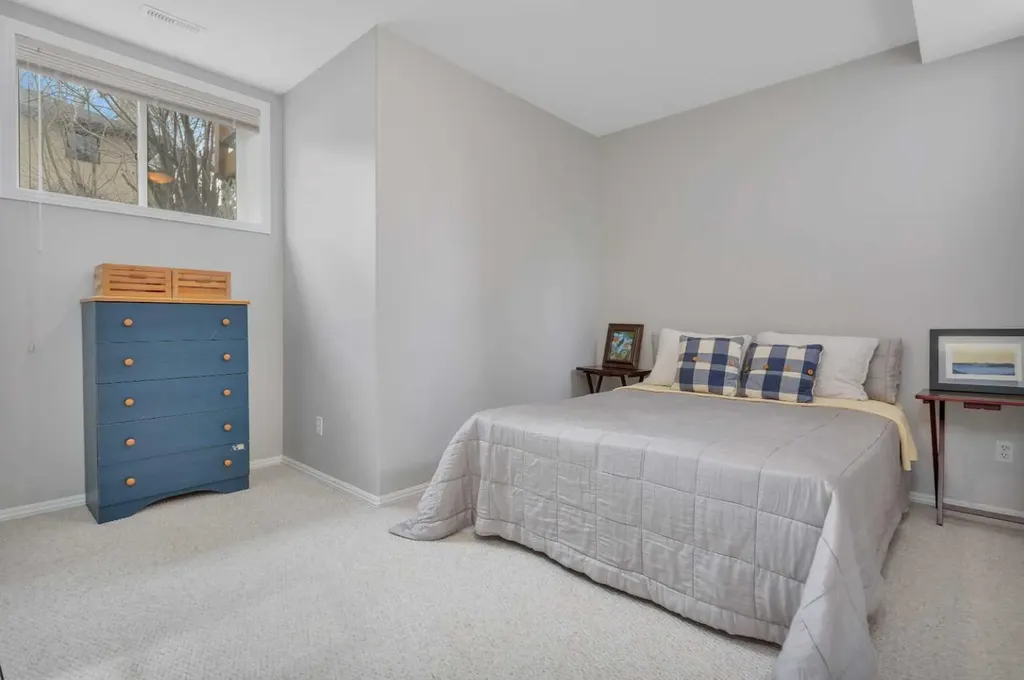 49 Coventry Lane Lacombe AB T4L1T3