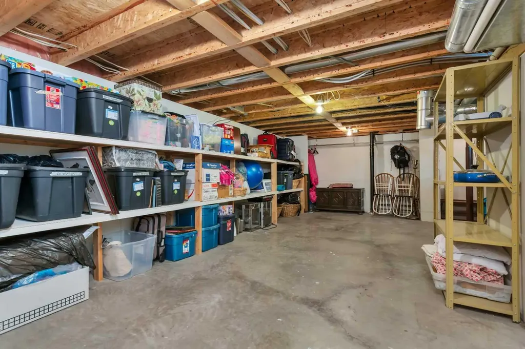 49 Coventry Lane Lacombe AB T4L1T3