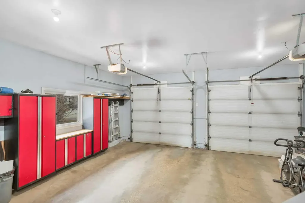 49 Coventry Lane Lacombe AB T4L1T3