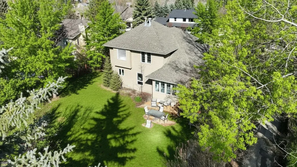 49 Coventry Lane Lacombe AB T4L1T3