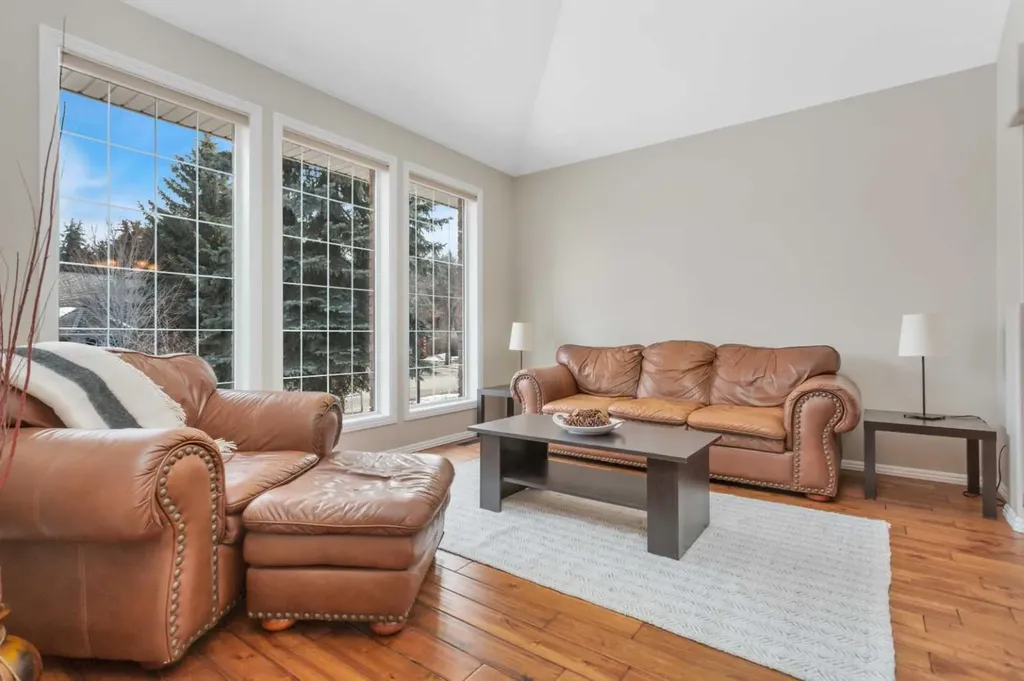 49 Coventry Lane Lacombe AB T4L1T3