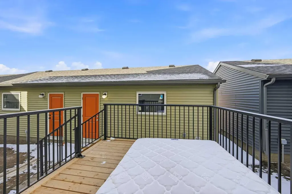 60 Savanna Place NE Calgary AB T3J 0X5
