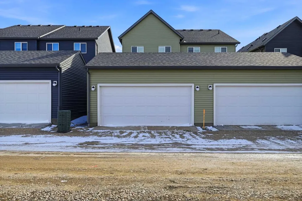 60 Savanna Place NE Calgary AB T3J 0X5
