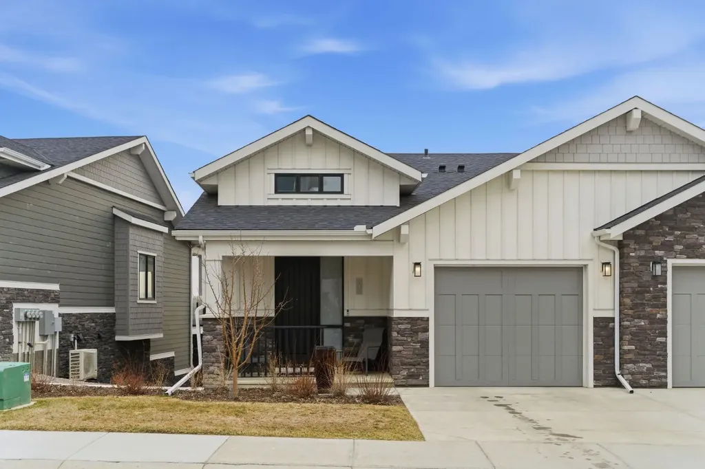 408 Crestridge Common SW Calgary AB T3B 6J5