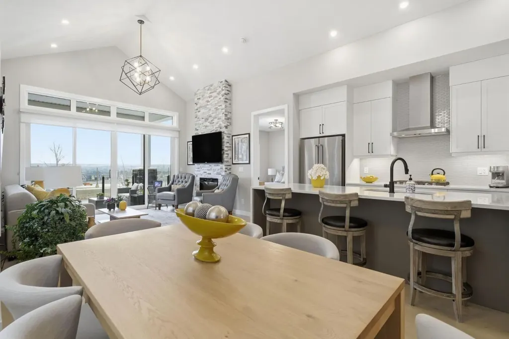 408 Crestridge Common SW Calgary AB T3B 6J5